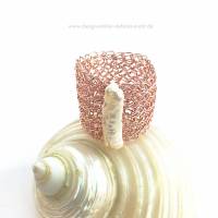 STRICK RING aus roségoldfarbenem Kupferdraht mit schöner Biwa-Perle Bild 1