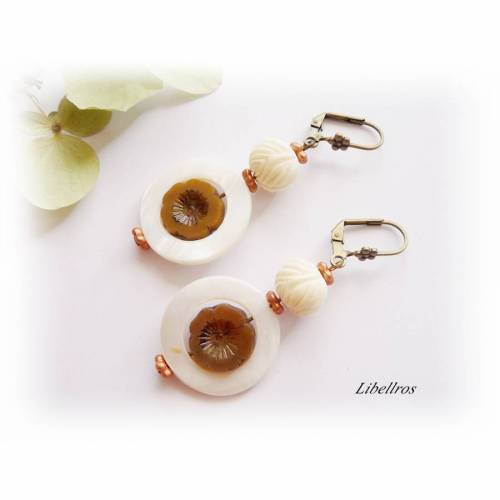 1 Paar Ohrhänger mit Perlmuttring, Blume - Ohrringe - antiker Stil, boho - creme,braun,bronze