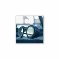 Schweißerbrille, Schutzbrille, Foto auf Holz, im Quadrat, 10 x 10 cm, Lost Place, marode Bild 1