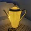 Hübsche alte Kaffeekanne als Tischlampe aus Porzellan mit LED Bild 6
