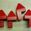 4 rote Turmspitzen aus Hartholz Bild 1