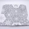Kuschelschal, Schlauchschal, aus Wellnessfleece in grau mit weißen Schneeflocken, Eiskristallen Bild 2