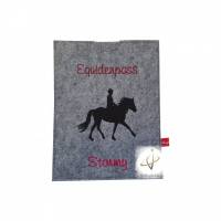 Equidenpass Pferdepass Pferd Hufeisen mit Namensbestickung Bild 1