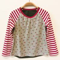 Shirt 110 / 116 langärmlig, rot weiß grau grün, Erdbeeren, Langarmshirt, Mädchentop, Unikat, Upcycling Bild 1