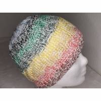 Mütze in Regenbogenfarben, helle Damenmütze, Beanie, Wintermütze , Kopfbedeckung Bild 1