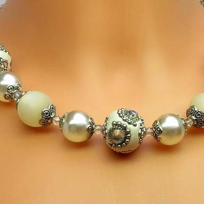 Halskette "Indonesia" Pearl Polaris Kashmiri-Perlen, wollweiß/beige, antik versilbert, kurz, Hakenverschluss