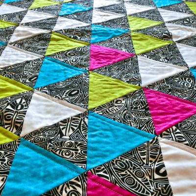 Patchworkdecke, Triangle Quilt, Tagesdecke, Picknickdecke, Sesselüberwurf, Schoßdecke, Modern Quilt, Upcycling, Unikat