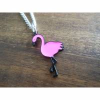 Pink Flamingo stehend emailliert Halskette versilbert Bild 1