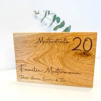 Personalisiertes Türschild Familie aus Holz Eiche massiv mit Wunschgravur Bild 2