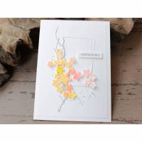 Handgefertigte Grußkarte mit filigranem Blütenmotiv Bild 1