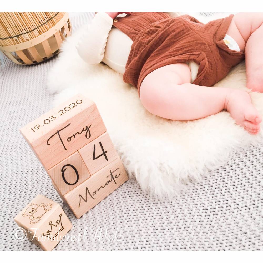 Ani happy kids Meilenstein Monat Holz Baby Geschenk Geburt Holzschriftzug weiß 