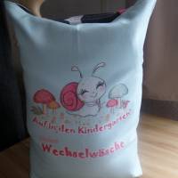Kindergartentasche aus Canvas / Wechselwäsche / "Kleine Schnecke ganz groß im Kindergarten" Bild 2