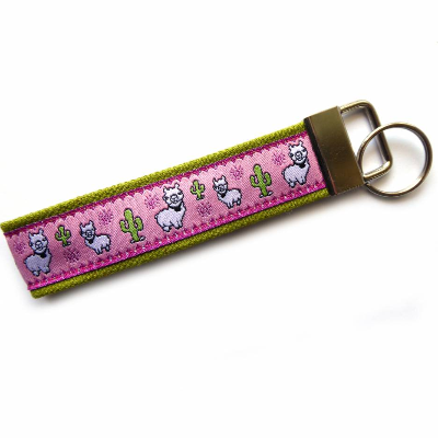 Schlüsselanhänger Schlüsselband "Lama" rosa pink kiwigrün aus Baumwollstoff und Webband