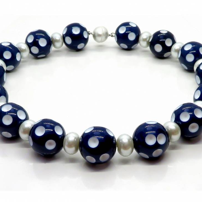 Kette 'Polka Dots' dunkelblau/weiß pearl - Retro Rockabilly Look, 50er-Jahre Style, Magnetverschluss