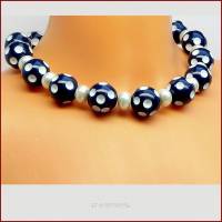 Kette 'Polka Dots' dunkelblau/weiß pearl - Retro Rockabilly Look, 50er-Jahre Style, Magnetverschluss Bild 2