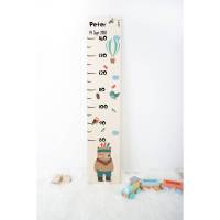 Messleiste aus Holz, für das Kinderzimmer, individuell personalisiert mit Name und Datum, Taufgeschenk für Kinder, Motiv: Indianer - Bär Bild 1