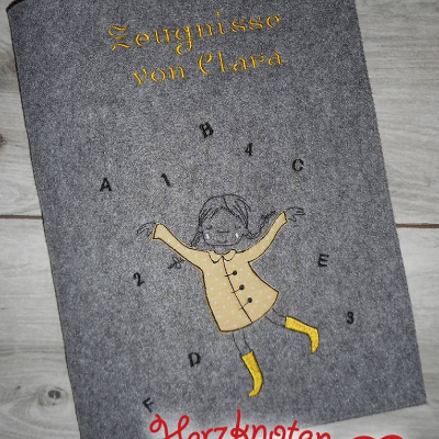 Zeugnismappe A4 gestickt, Filz, Schulstart, Mädchen mit Mantel, Einschulung, personalisierbar, mit Namen