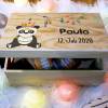Geschenk zur Geburt, Erinnerungskiste für Baby, Erinnerungsbox, personalisierbare Holzkiste mit Name und Datum, mit Deckel, Motiv: Panda Bild 3