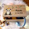 Geschenk zur Geburt, Erinnerungskiste für Baby, Erinnerungsbox, personalisierbare Holzkiste mit Name und Datum, mit Deckel, Motiv: Panda Bild 7