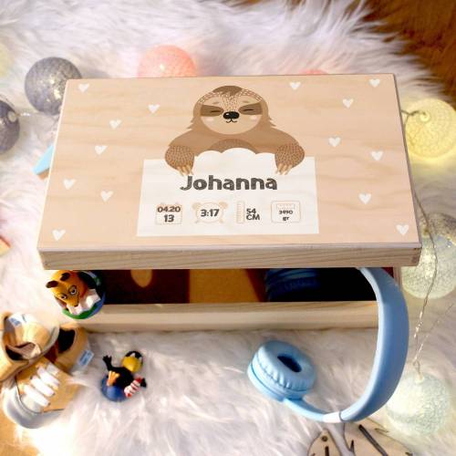 Erinnerungskiste Baby, Holz-Erinnerungsbox, personalisiert mit Geburtsdaten und Namen, Holzkiste mit Deckel Geschenk zur Geburt, Faultier