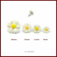 ❋ Gänseblümchen-Ohrstecker "Daisy Bell": Versilbert, Weiß/Gelb, mehrere Größen,  Schmuck für Frühling/Sommer Bild 3