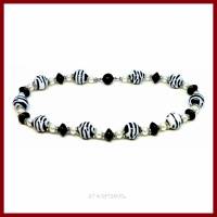 Halskette" Zebra Ball": Unikat im stylischen schwarz-weißem Zebra-Look, mit Magnetverschluss Bild 2
