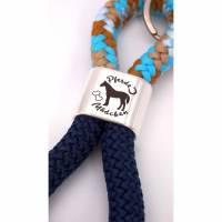 Schlüsselanhänger aus Segelseil Pferdemädchen dunkelblau/mix - in Geschenkverpackung Bild 1