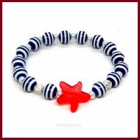 Armband "Stella Maris" blau weiß gestreift mit rotem Seestern und versilberten kleinen Muscheln, elastisch Bild 1
