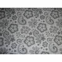 9,80 EUR/m Stoff Baumwolle - graue Blumen auf weiß / Spitzenoptik Bild 1