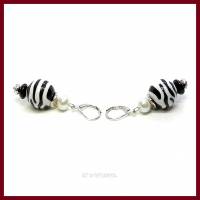 Ohrringe "Zebra Ball" schwarz-weiß/pearl versilbert Bild 3