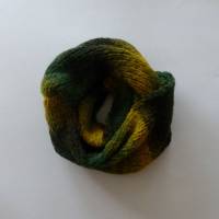 Warmer Rundschal 2-fach, in Grüntönen, mit der Hand aus Wolle gestrickt, Schlauchschal, Loopschal, handgestrickt, Bild 1
