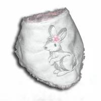 Besticktes Baby-Halstuch Kinder-Halstuch Hase mit Namen Dreieckstuch Schal kuschelweicher Plüsch hochwertige Qualität Bild 1