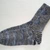 handgestrickte Socken, Strümpfe Gr. 44/45, in schwarz, grau und wollweiß, Herrensocken, Einzelpaar Bild 2