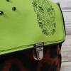 Tasche / Umhängetasche / Kunstledertasche grün, Kunstfell und aufgesticktem Wolfmotiv Bild 2