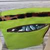 Tasche / Umhängetasche / Kunstledertasche grün, Kunstfell und aufgesticktem Wolfmotiv Bild 3
