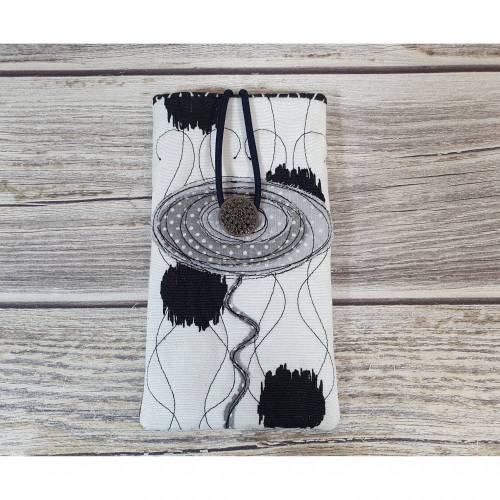 Handytasche / Handyhülle / Smartphonehülle bestickt mit einer stilisierten Blume