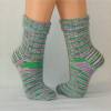 handgestrickte Socken, Strümpfe Gr. 38/39, Damensocken in grün, brombeere und weiß, Einzelpaar Bild 4
