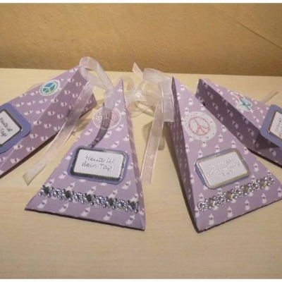Geburtstag Jugendweihe -Geldgeschenk Karte  Dreieckschachtel in lila mit Straßbordüre