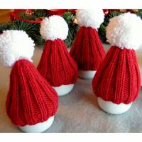 Weihnachtsdeko Eierwärmer im 4er Set  kleine gestrickte rote Bommelmützen  ➜ Bild 1