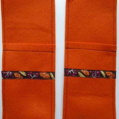 Bestecktaschen aus  Filz mit brauner Blätterbordüre Tischdekoration, Tischwäsche