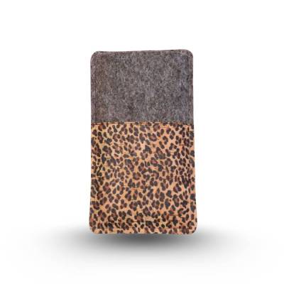 Handytasche aus Filz und Kork mit Leomuster - Passgenau für dein Handy, handgemachte Handyhülle