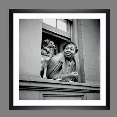 Harlem Portrait Frau mit Hund - Kunstdruck Poster ungerahmt -  Fotokunst - schwarz-weiss Fotografie Vintage