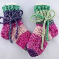 Babysocken handgestrickt in Größe 16/17 mit Bindeband, Socken für Babys Bild 1