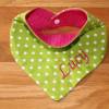 Halstuch für Kinder grün Punkte groß pink mit Namen personalisiert / Kinderhalstuch / Babyhalstuch Bild 1