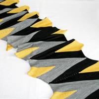 Designer Schal in Schwarz Grau und Gelb, gemusterte Strickstola, gestrickter Schal aus Wolle, Umschlagtuch, Luxus Schal Bild 8