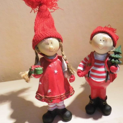 Winterkinder,Weihnachtsfiguren Mädchen und Junge mit Geschenken zum basteln Dekorieren