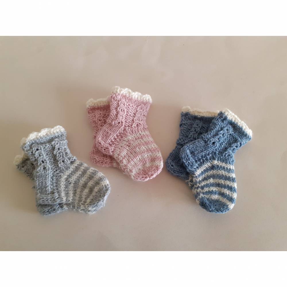 2 Paar Babysöckchen 10 cm gestrickt Handarbeit Auswahl Baby Socken NEU 4 