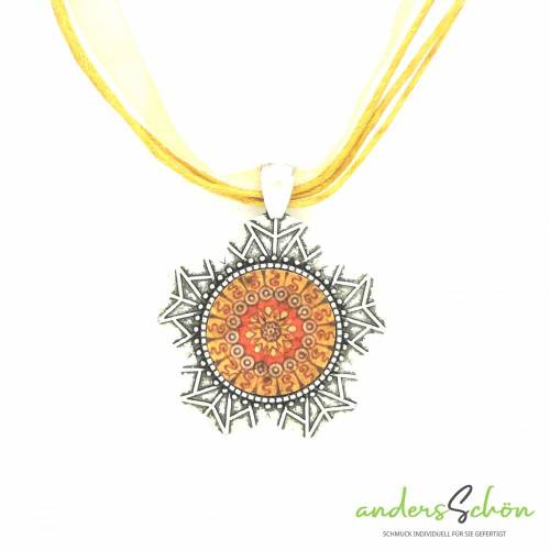 Anhänger Blume mit gemustertem Kork