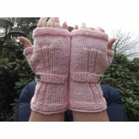 Handgestrickte Armstulpen mit passenden Knöpfen in einem schicken rosa, ONE SIZE Bild 1