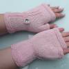 Handgestrickte Armstulpen mit passenden Knöpfen in einem schicken rosa, ONE SIZE Bild 4